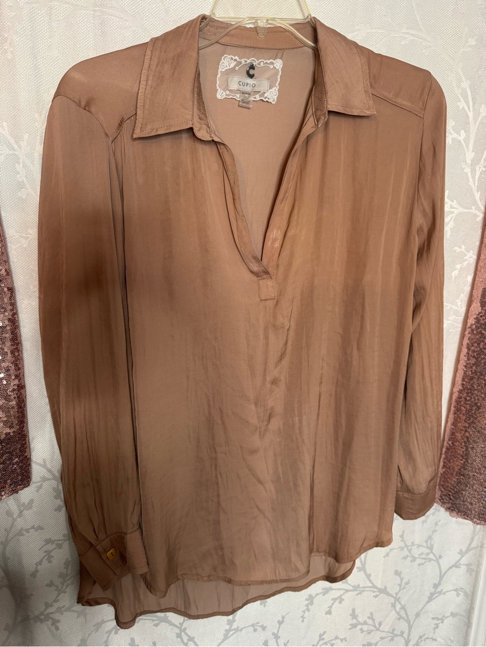 Cupio Women's Taupe Button-Down Satin-Look Blouse